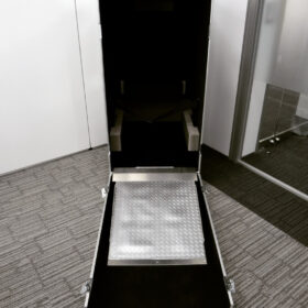 スロープ付きケース